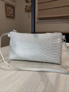 Textured Pearl Cream Wristlet Clutch with Detachable Strap